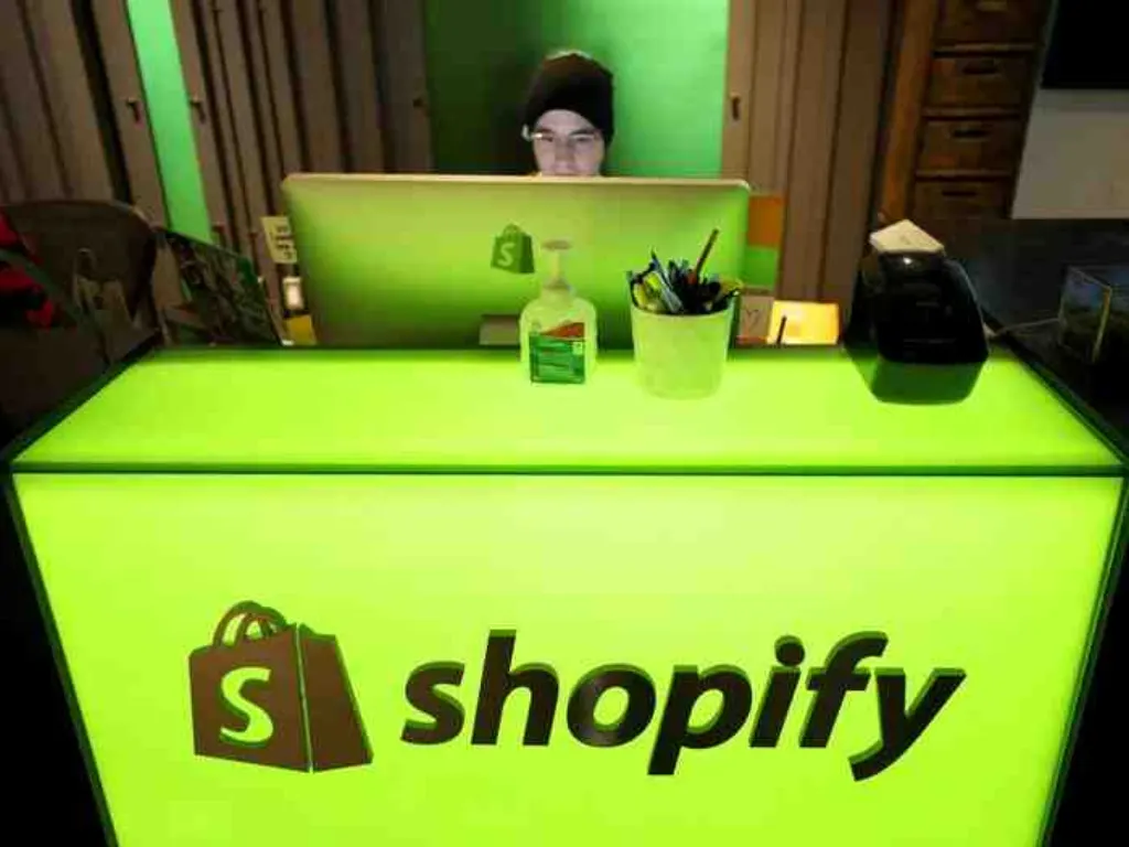 Is dropshipping in 2022 worth it?