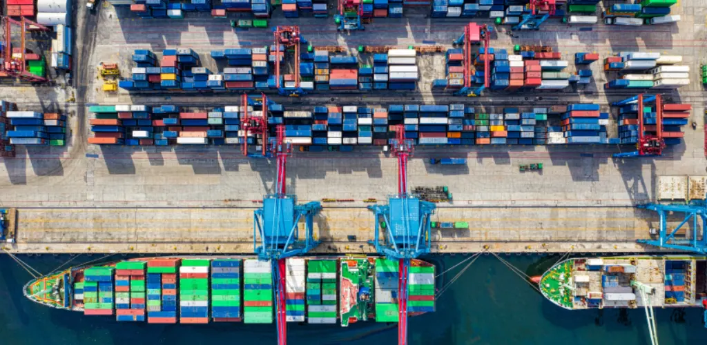 What's the difference between Alibaba and AliExpress?